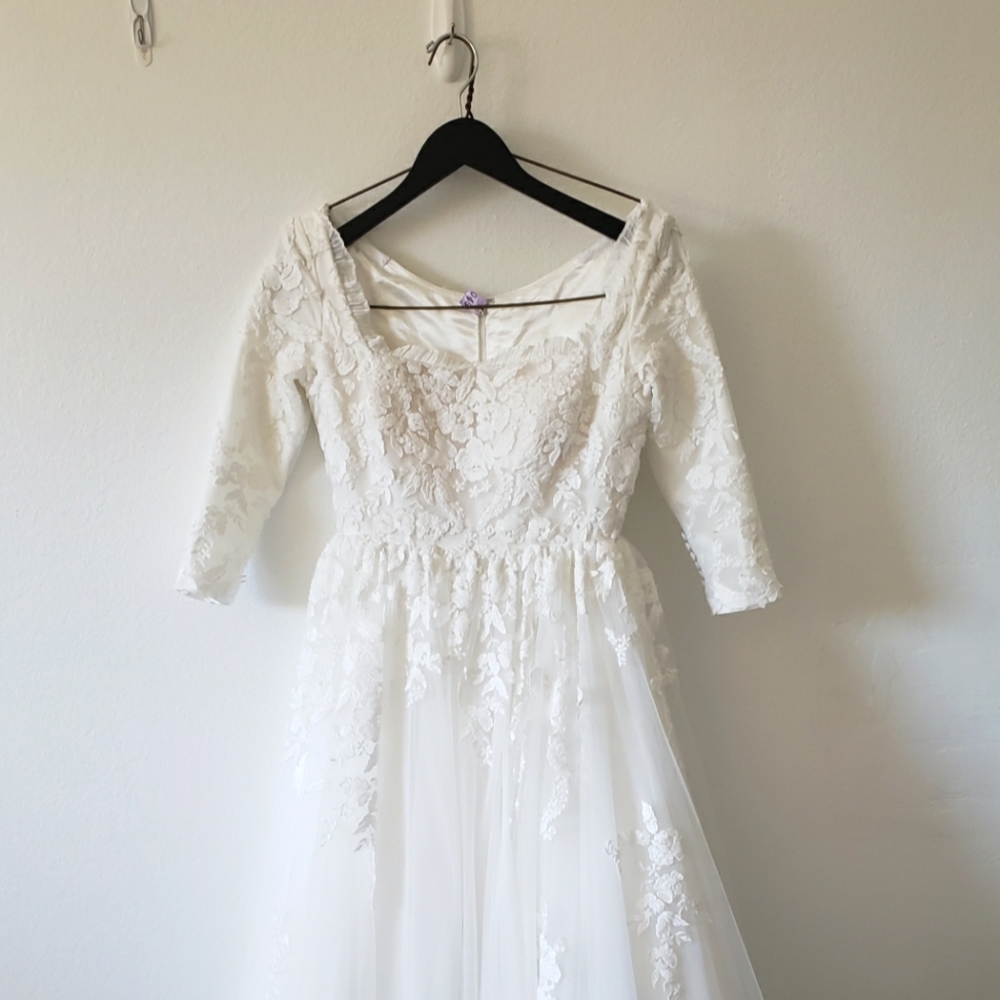 Wedding Dress 3/4 sleeves lace a line ballgown